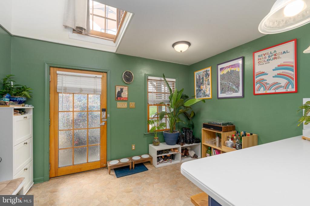 1005 LIGHT STREET