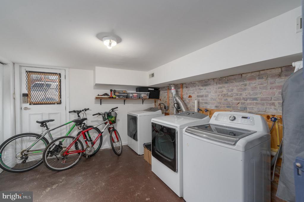 1005 LIGHT STREET