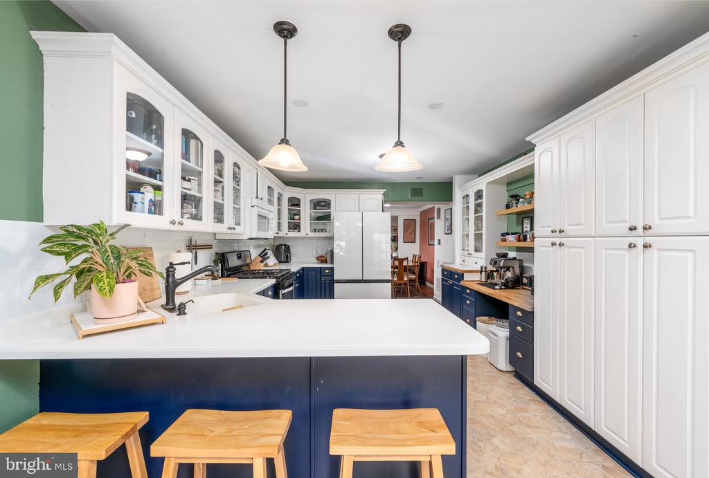 1005 LIGHT STREET