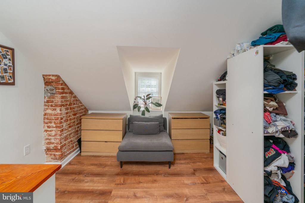 1005 LIGHT STREET