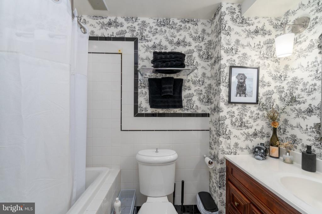 1005 LIGHT STREET