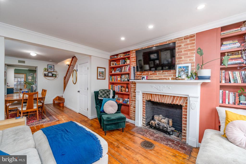 1005 LIGHT STREET