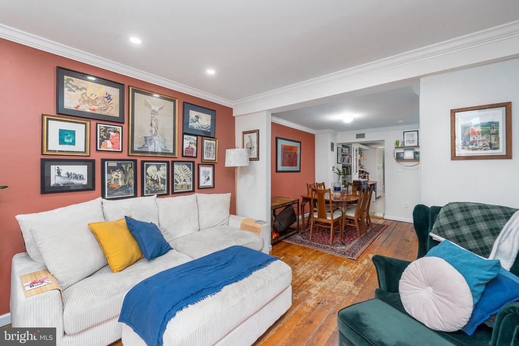 1005 LIGHT STREET