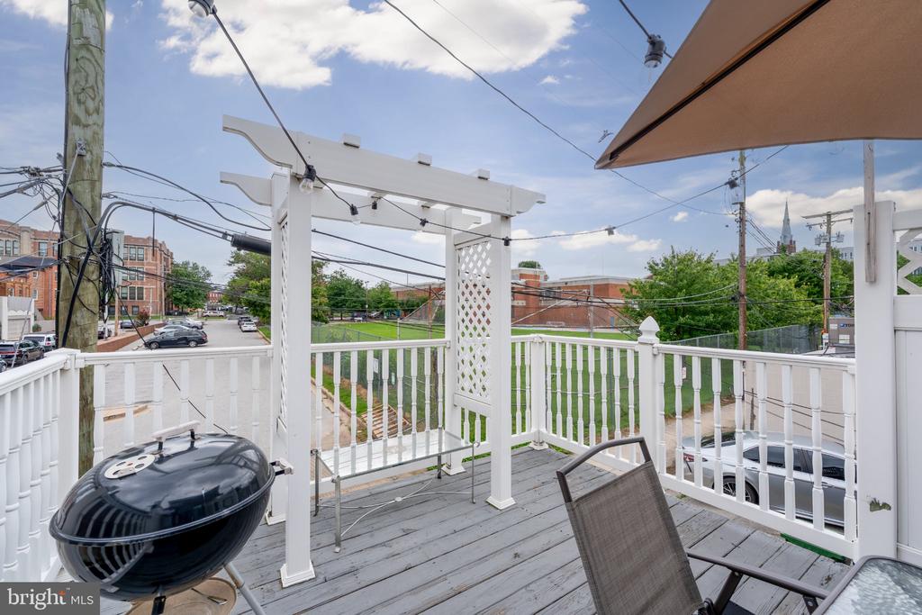 1005 LIGHT STREET