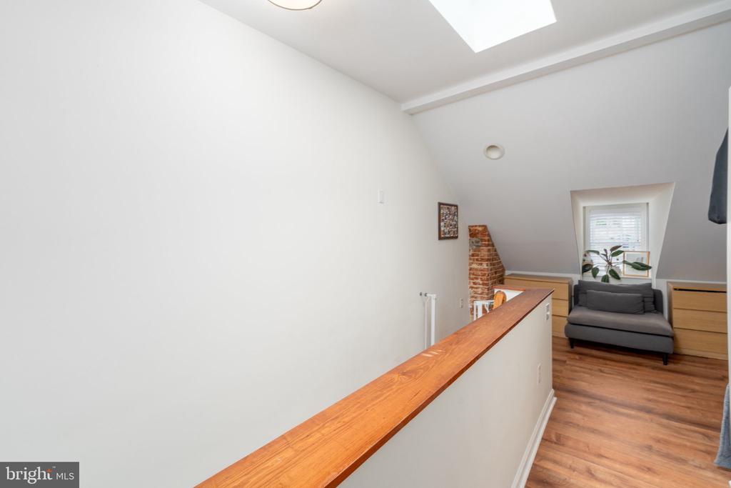 1005 LIGHT STREET