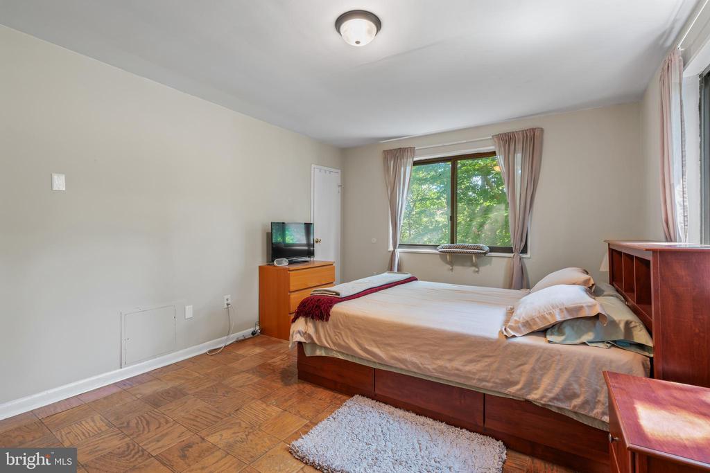 7611 Maple Ave #707