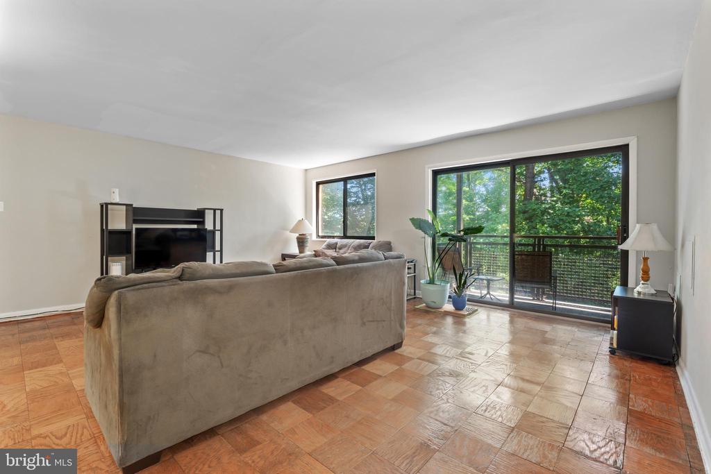 7611 Maple Ave #707