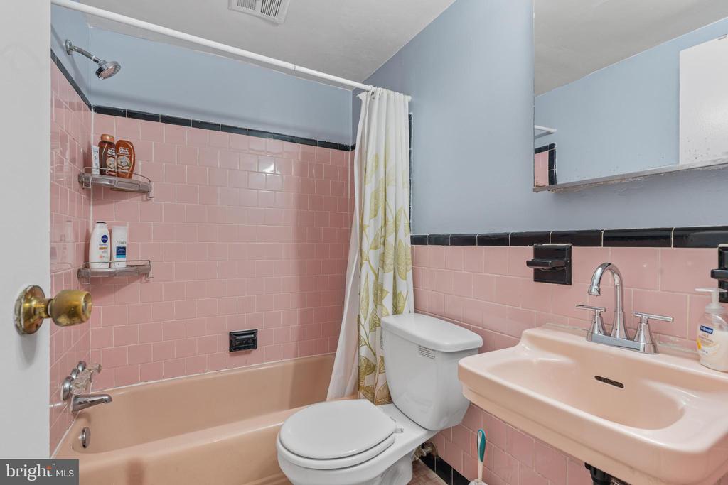 7611 Maple Ave #707