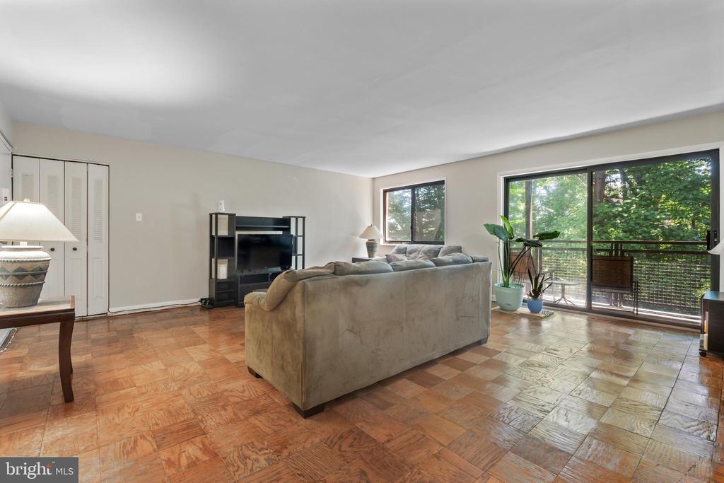 7611 Maple Ave #707