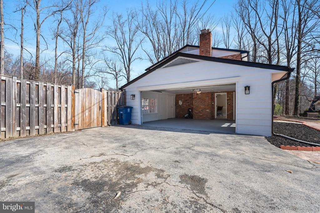 2105 Drury Rd