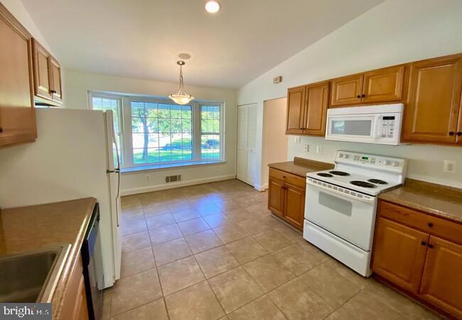 2706 SILVERDALE DR
