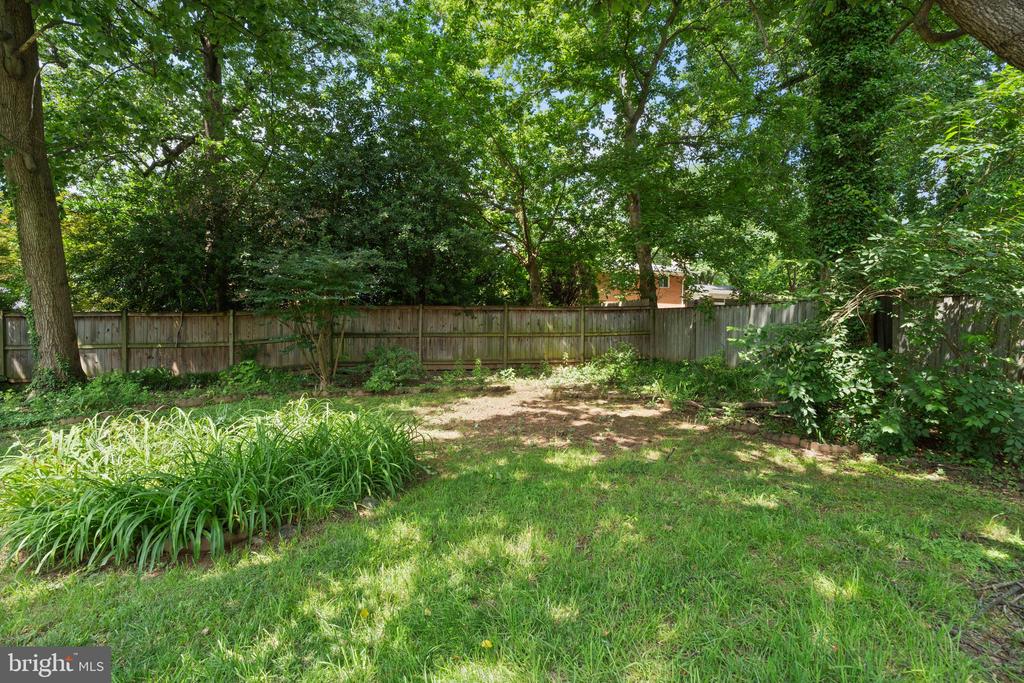 6613 LONE OAK DR