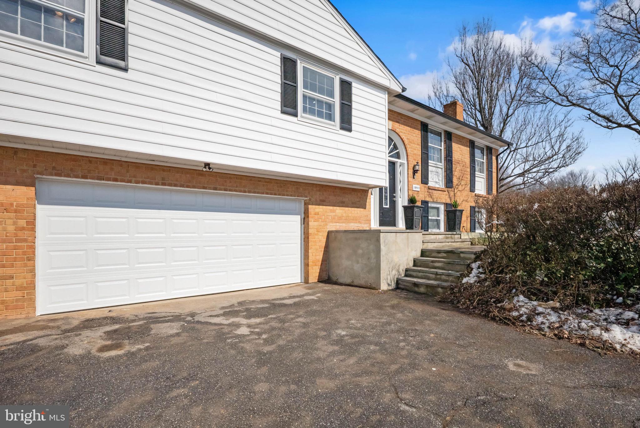 18901 BLOOMFIELD ROAD
