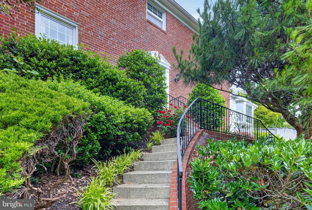 12704 THERESA DRIVE