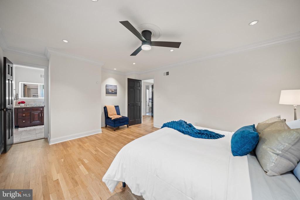 12704 THERESA DRIVE