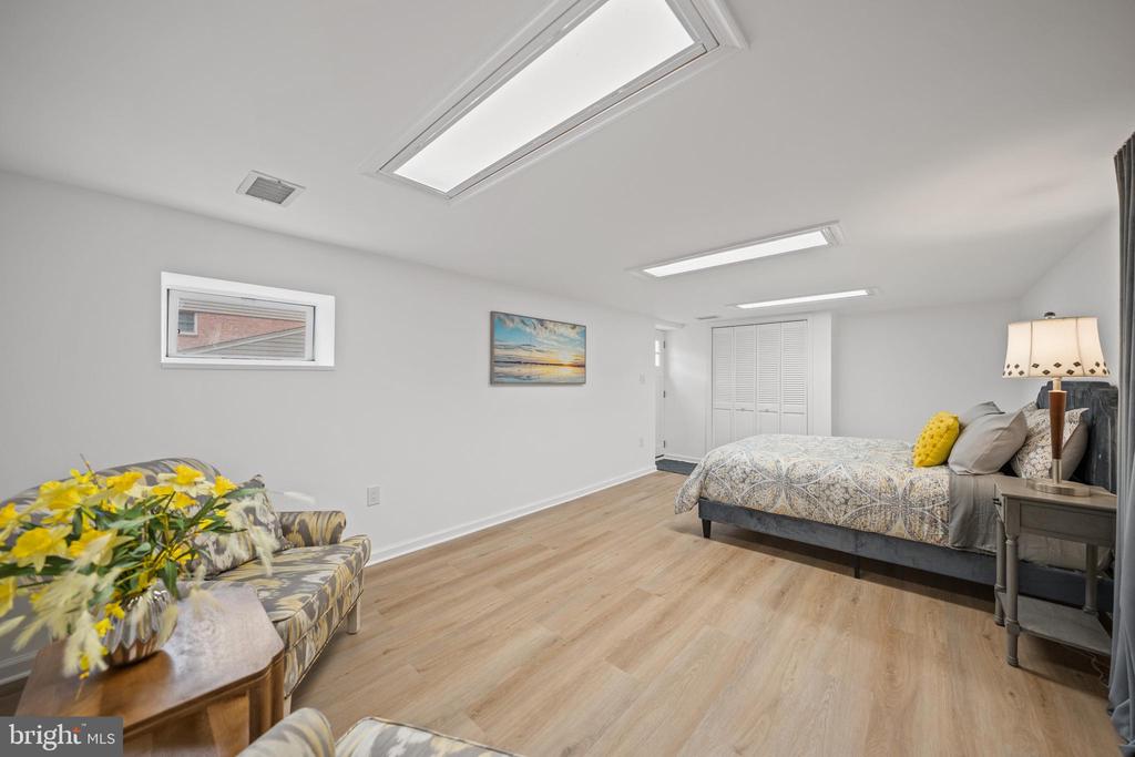 12704 THERESA DRIVE