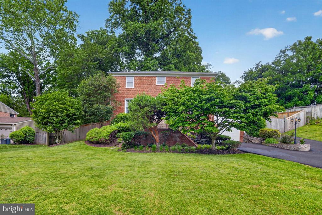 12704 THERESA DRIVE