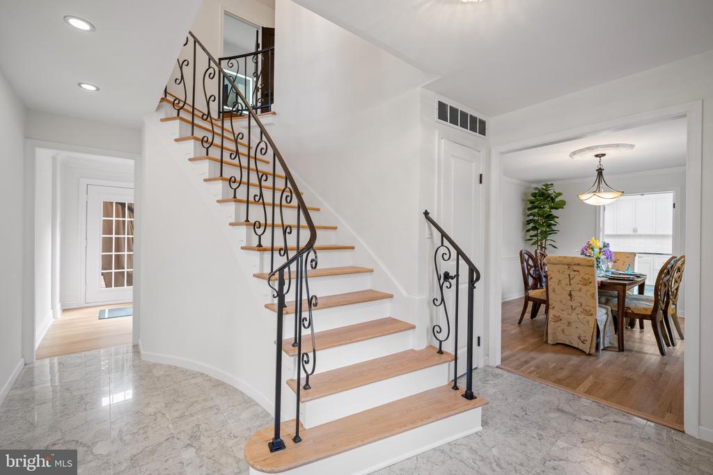 12704 THERESA DRIVE