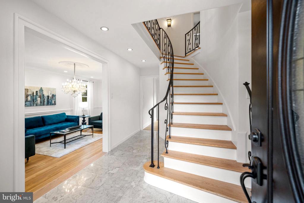 12704 THERESA DRIVE
