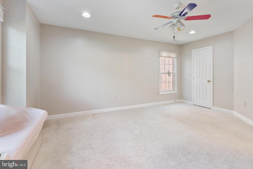 7815 STABLE WAY