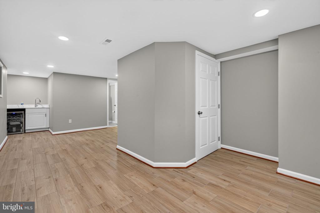 708 ROSEMERE AVENUE