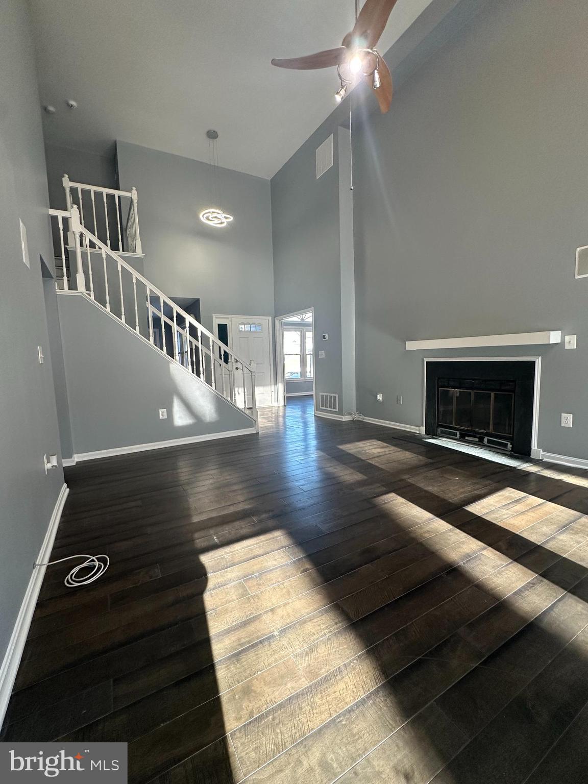 9319 CREEKVIEW DR