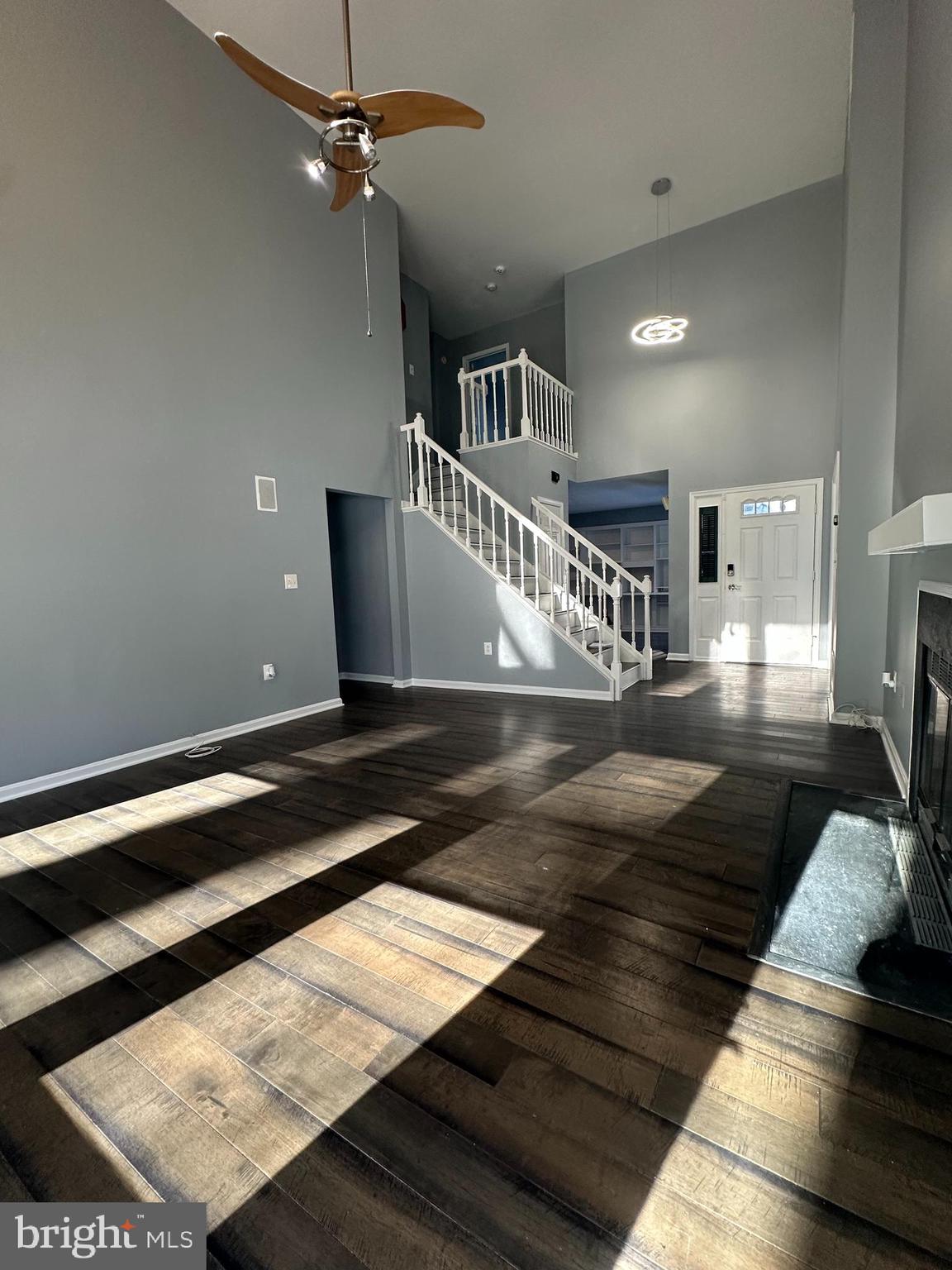 9319 CREEKVIEW DR