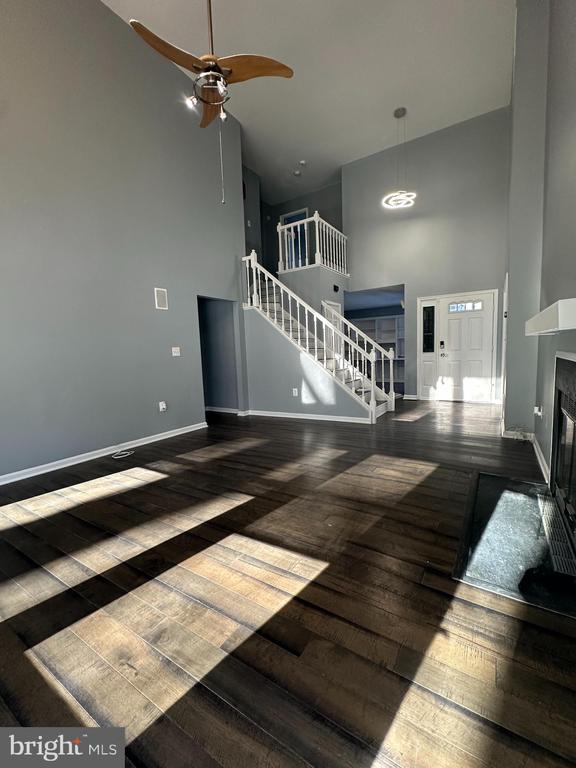 9319 CREEKVIEW DR