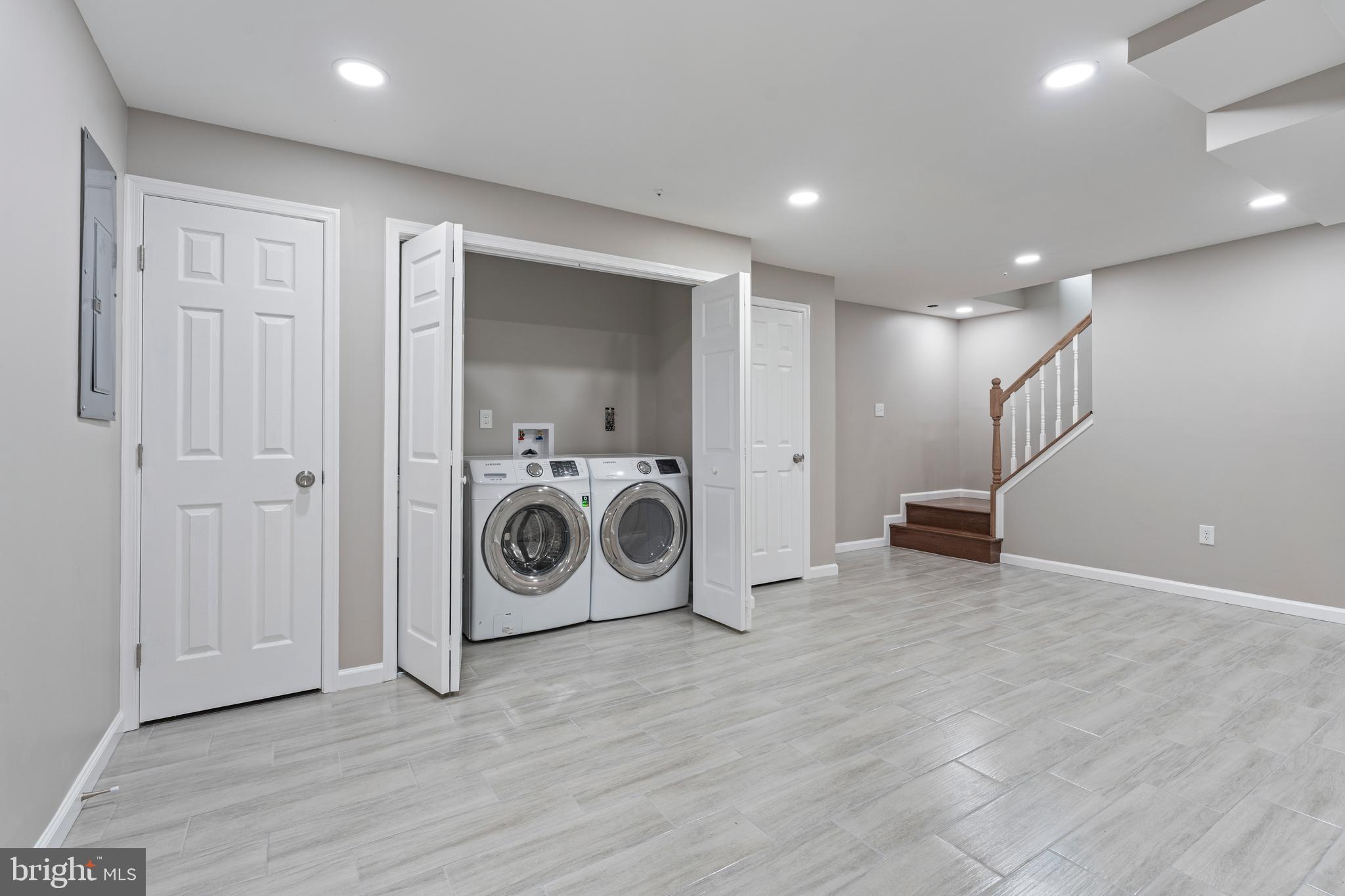 9402 Utica Pl