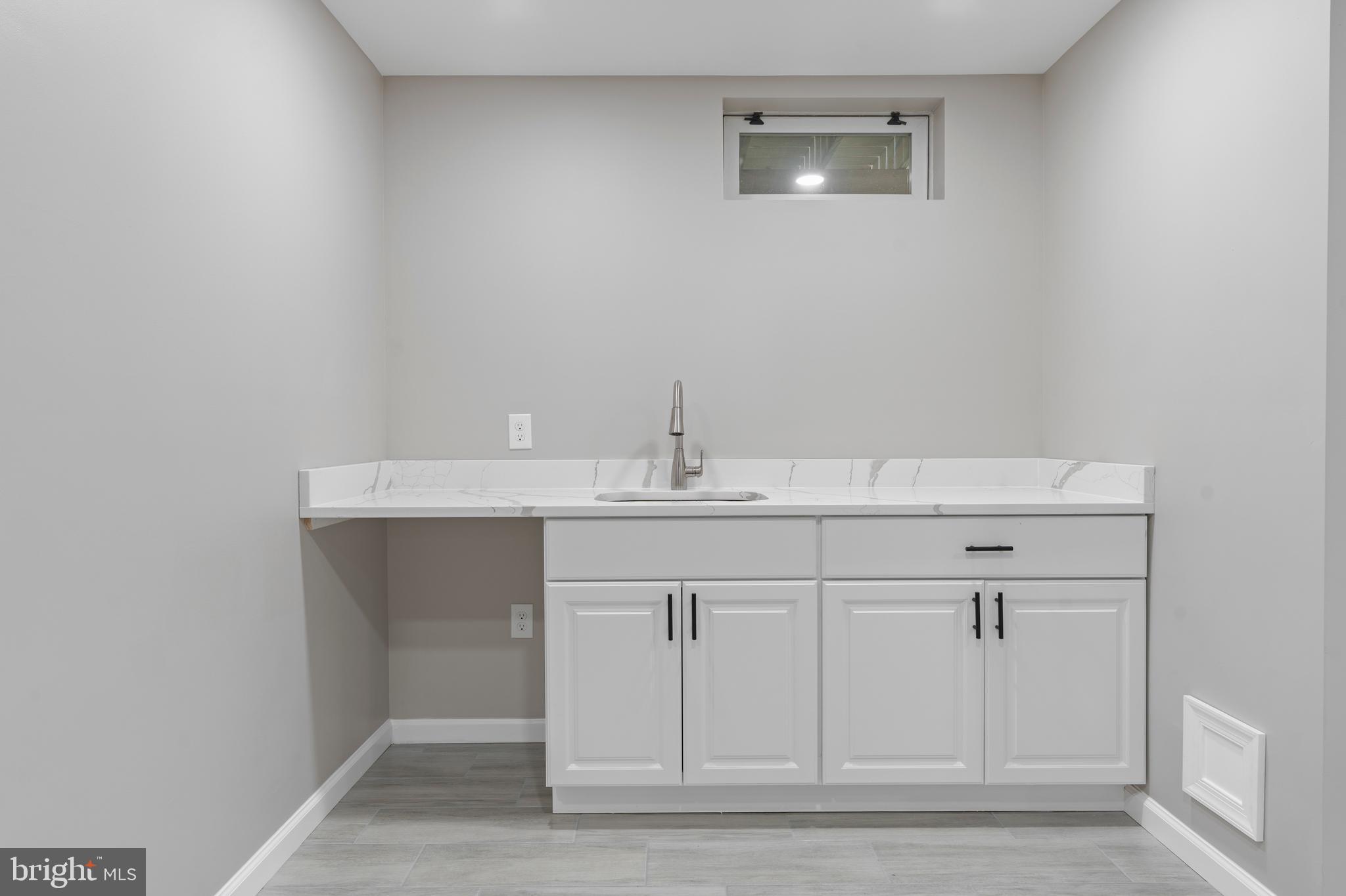 9402 Utica Pl