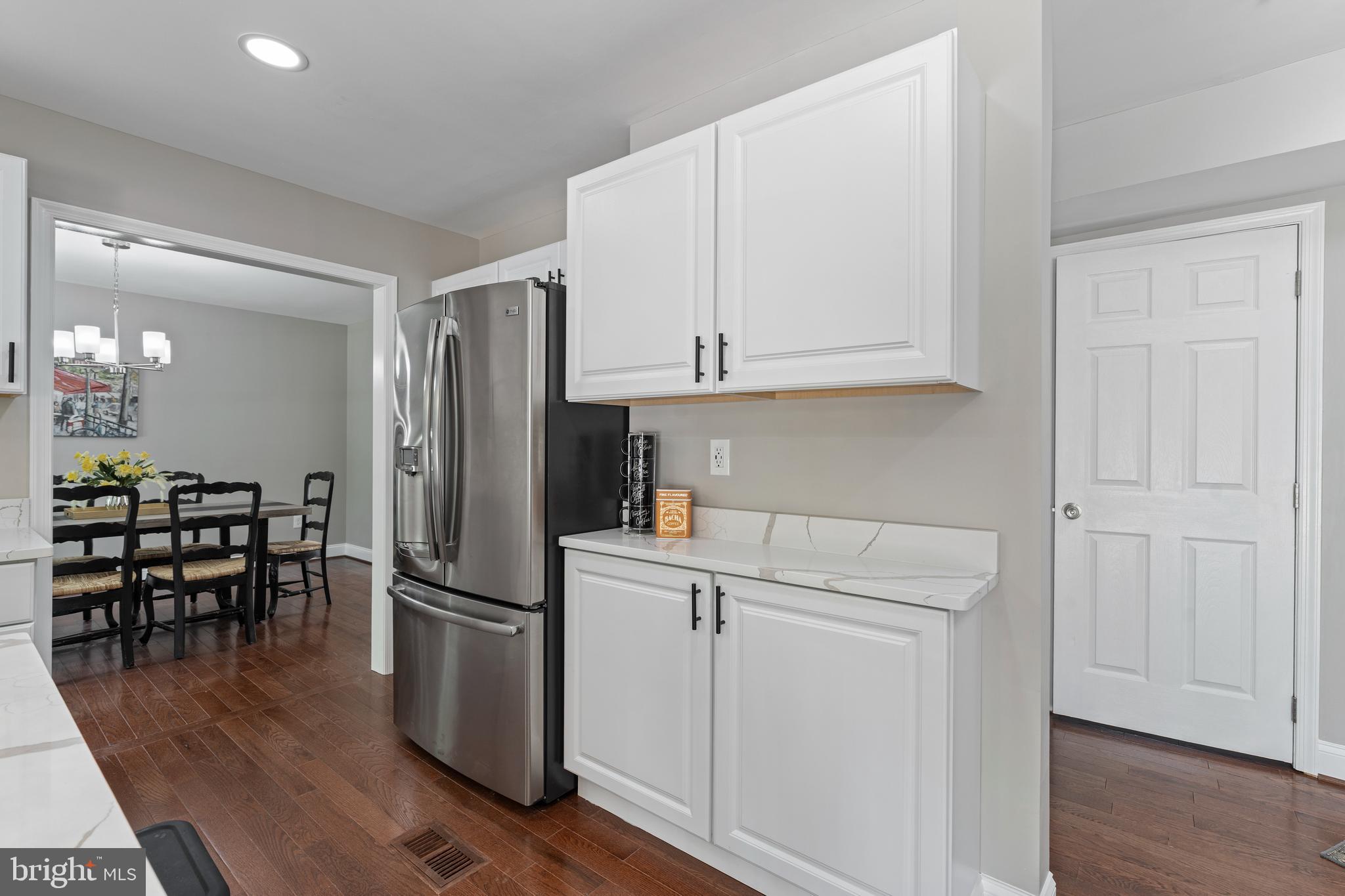 9402 Utica Pl