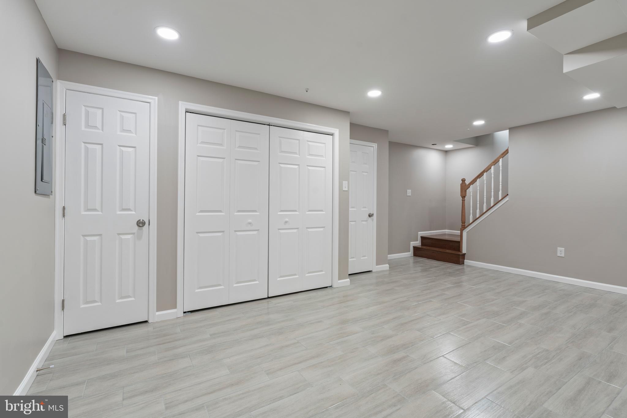 9402 Utica Pl