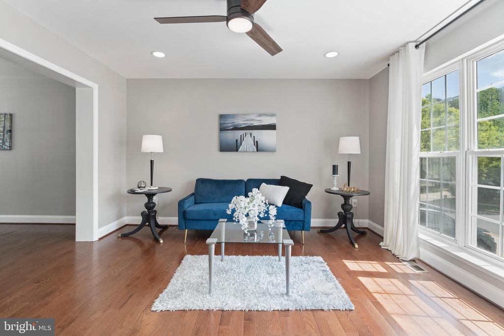 9402 Utica Pl