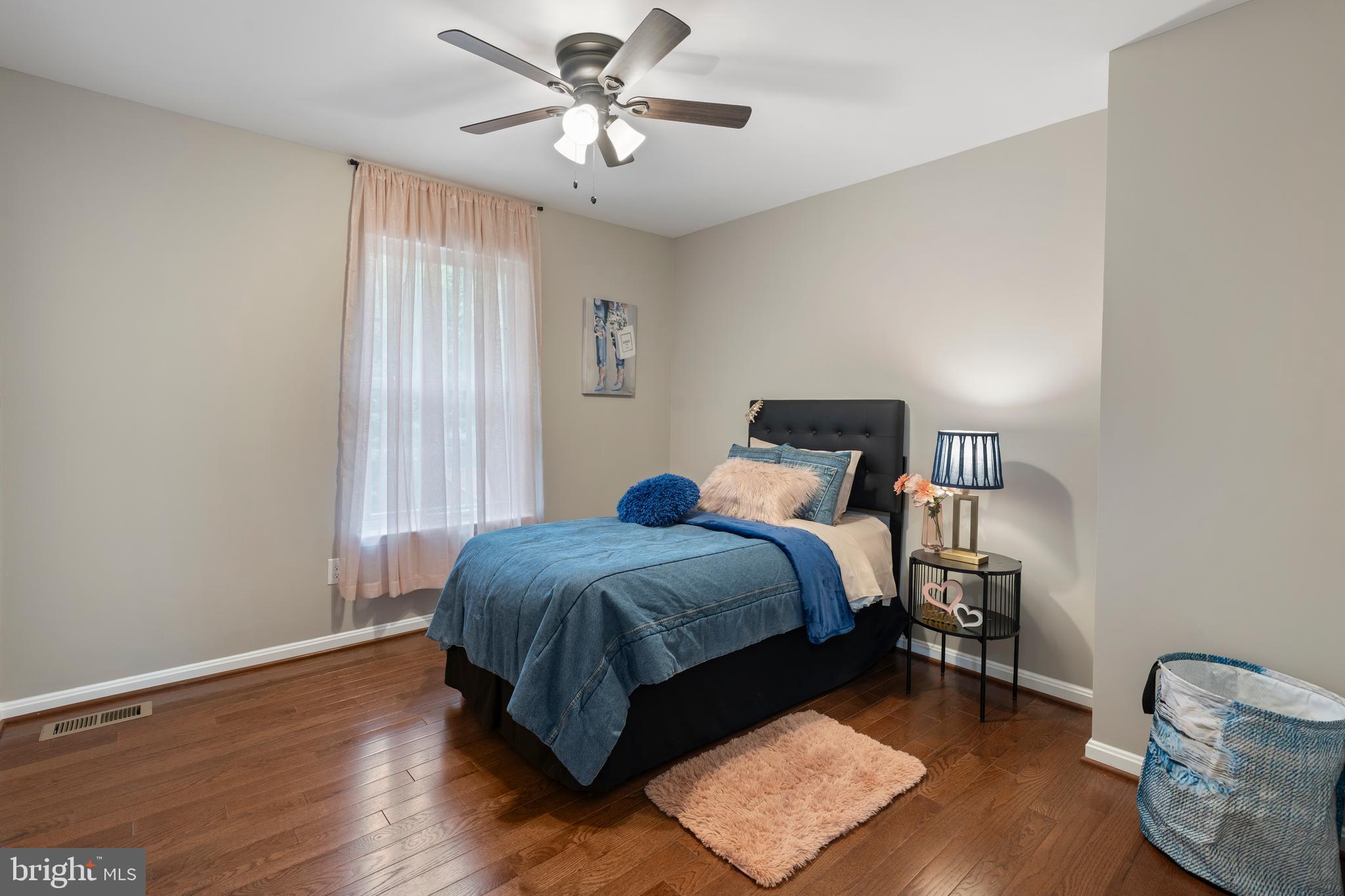 9402 Utica Pl