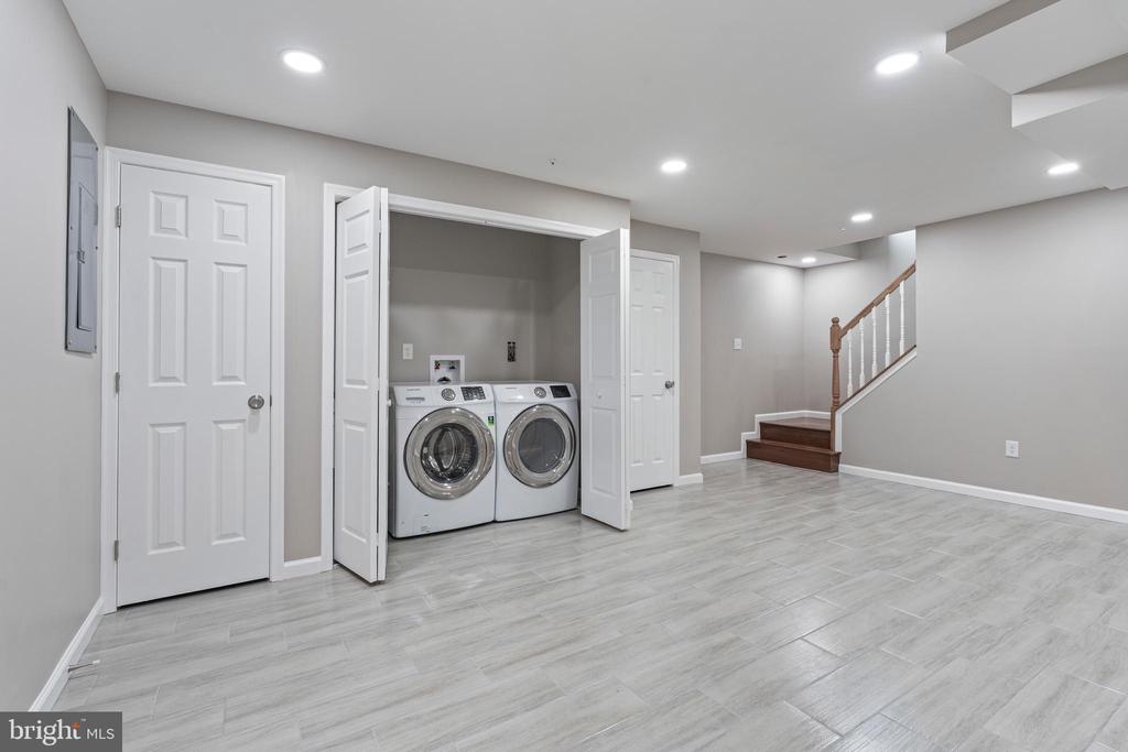 9402 Utica Pl