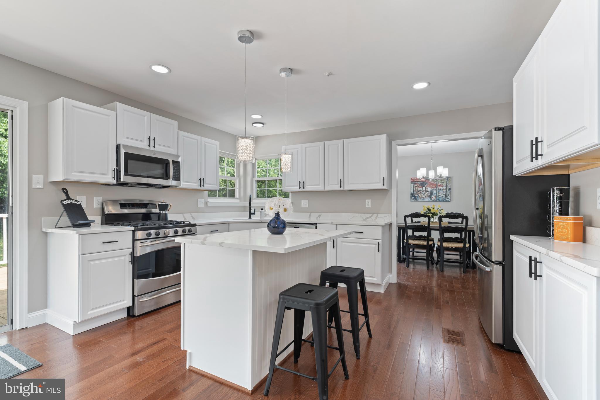 9402 Utica Pl