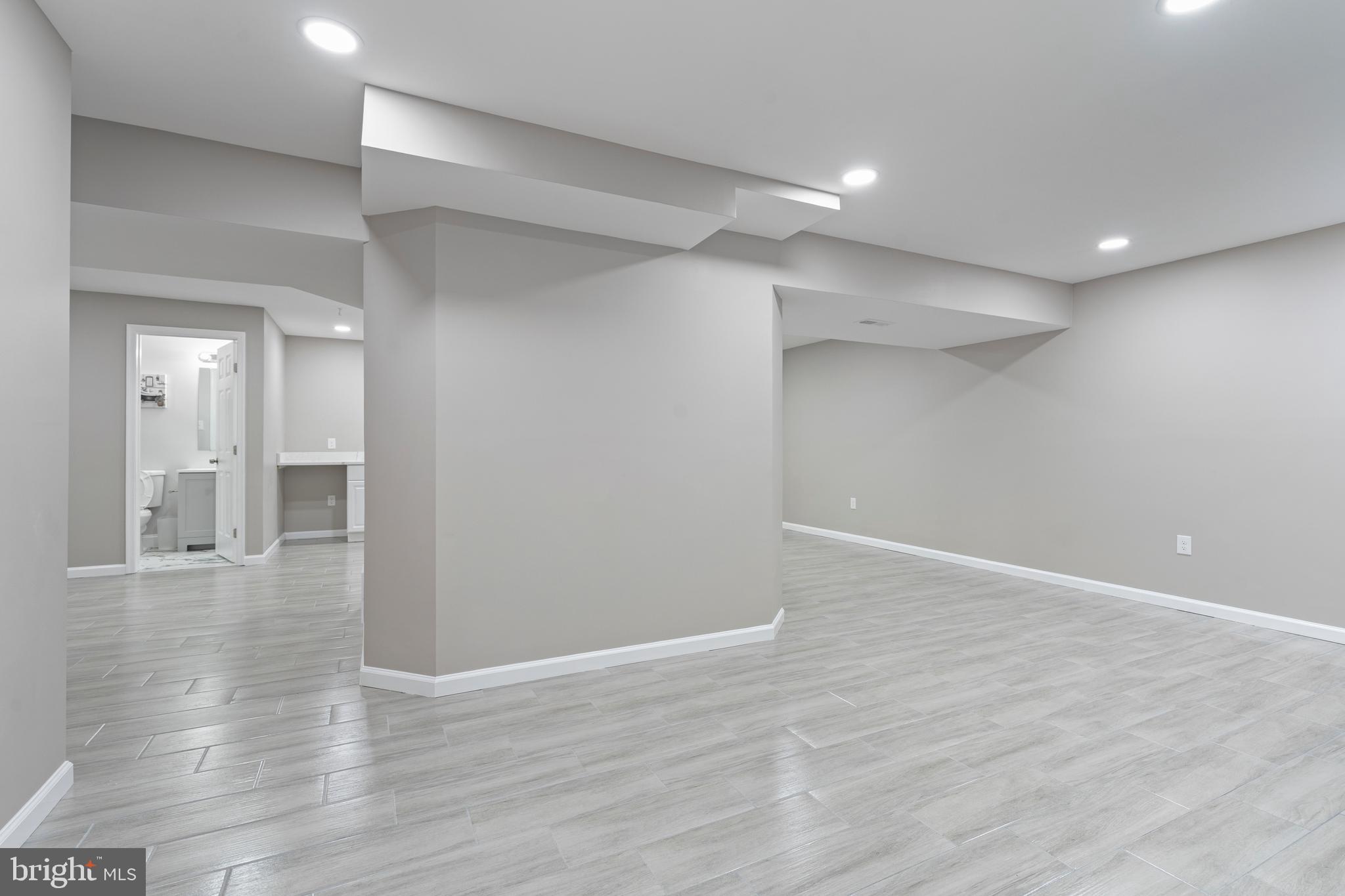 9402 Utica Pl