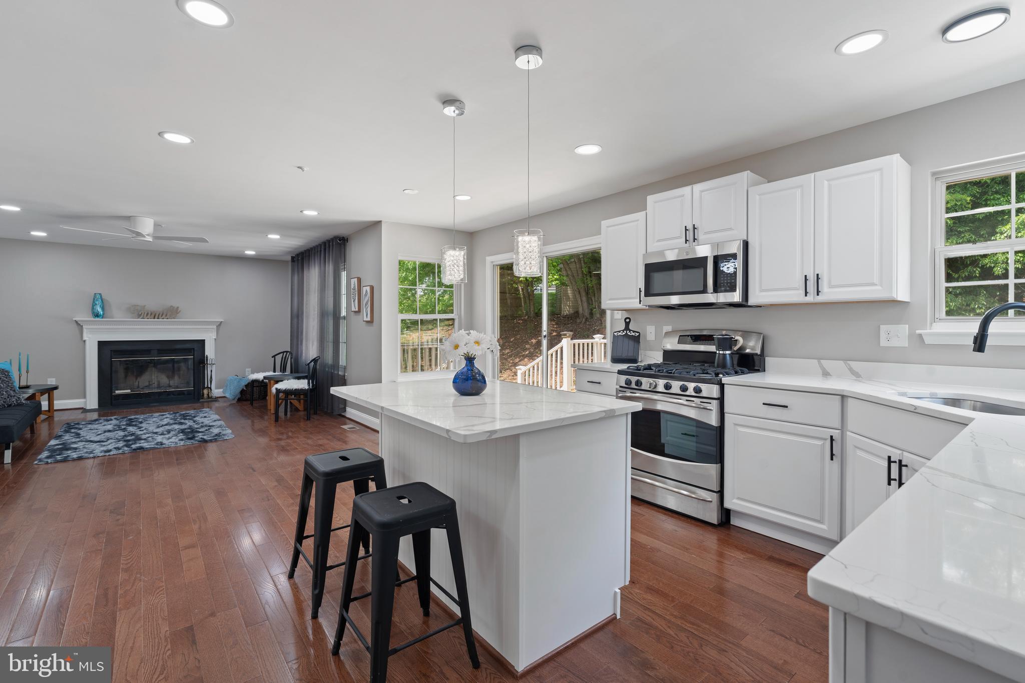 9402 Utica Pl