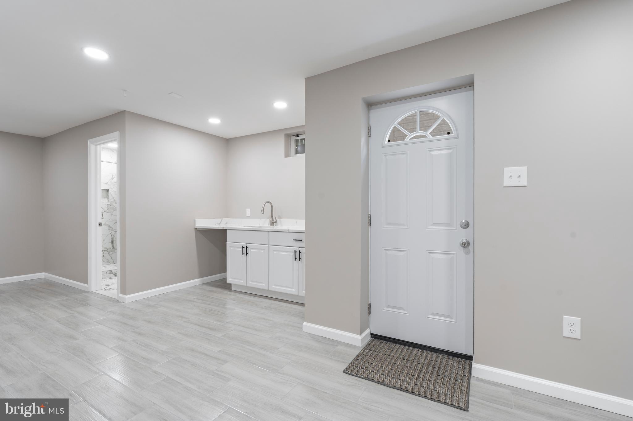 9402 Utica Pl