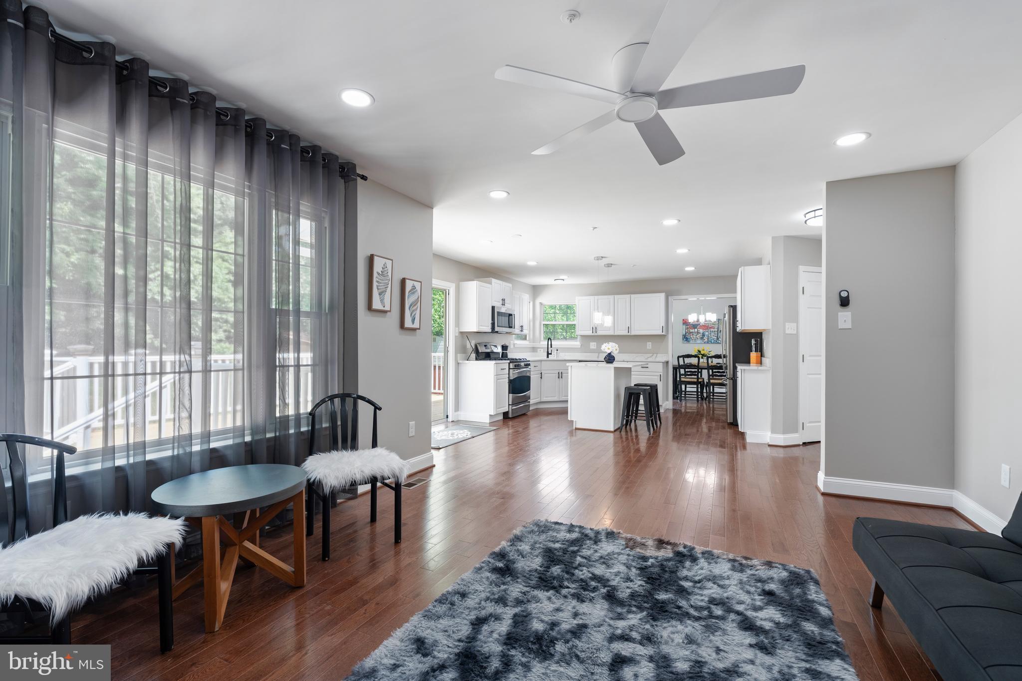 9402 Utica Pl