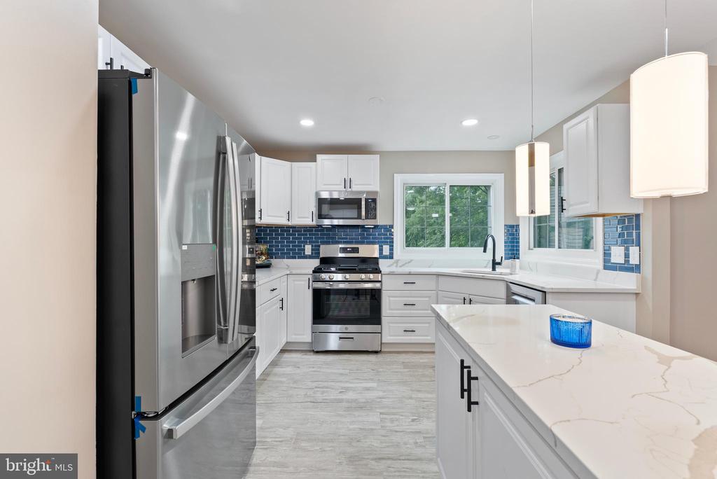 3713 la Dova Way
