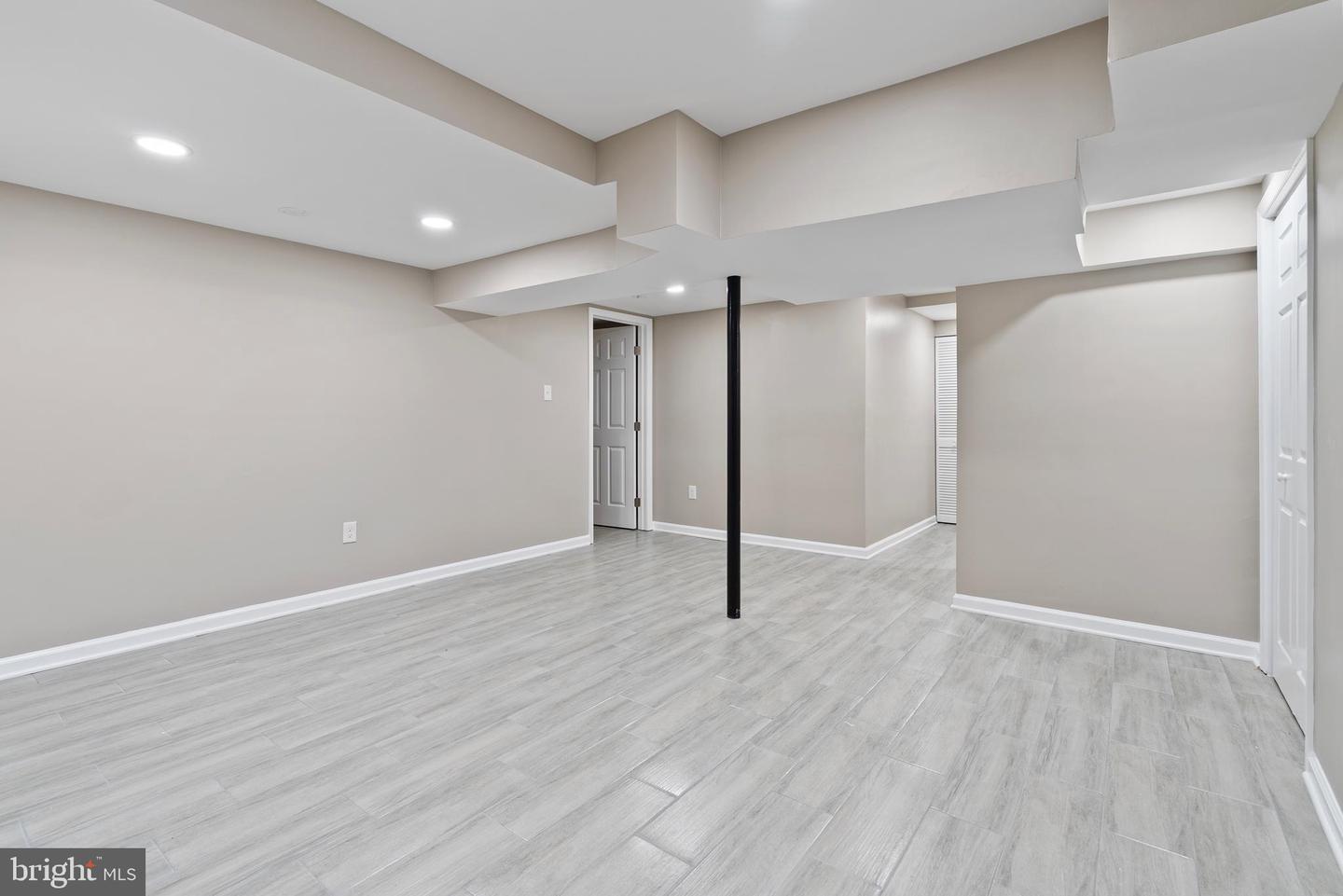 3713 la Dova Way