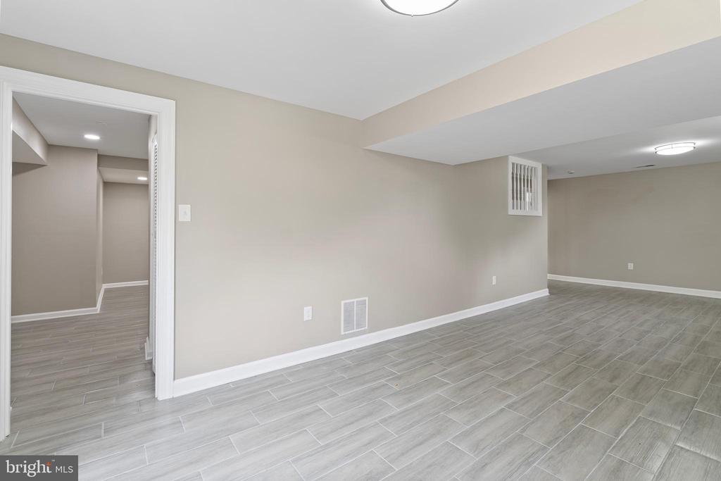 3713 la Dova Way