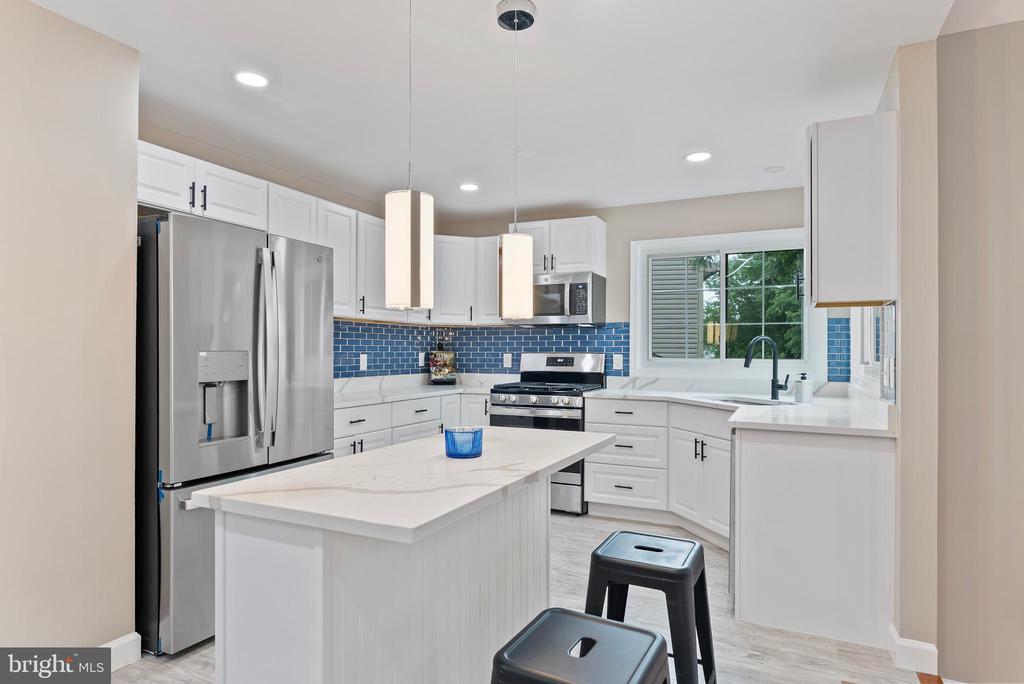 3713 la Dova Way