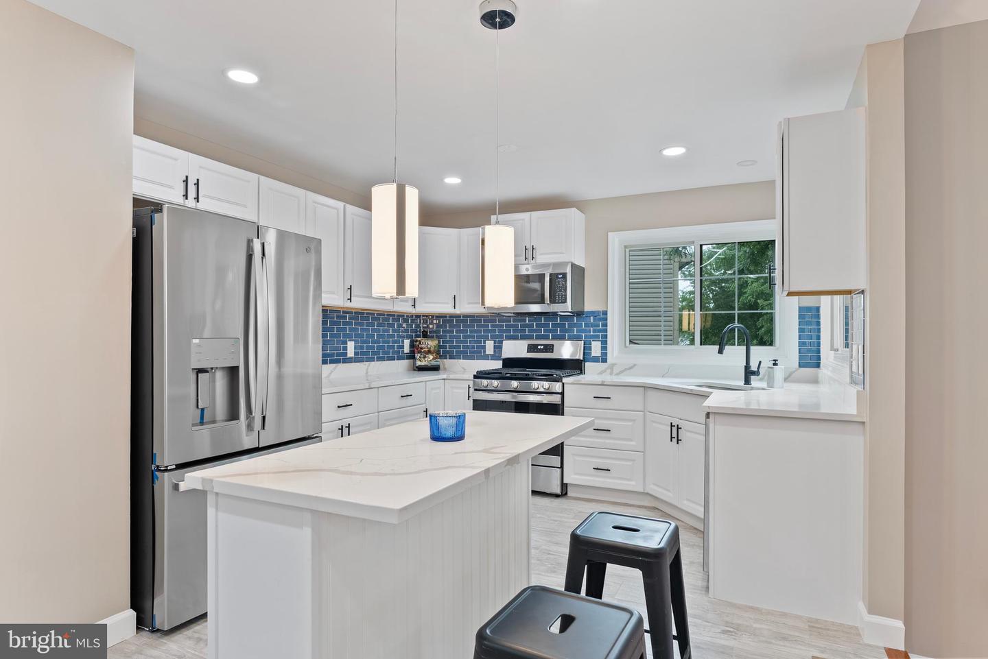3713 la Dova Way