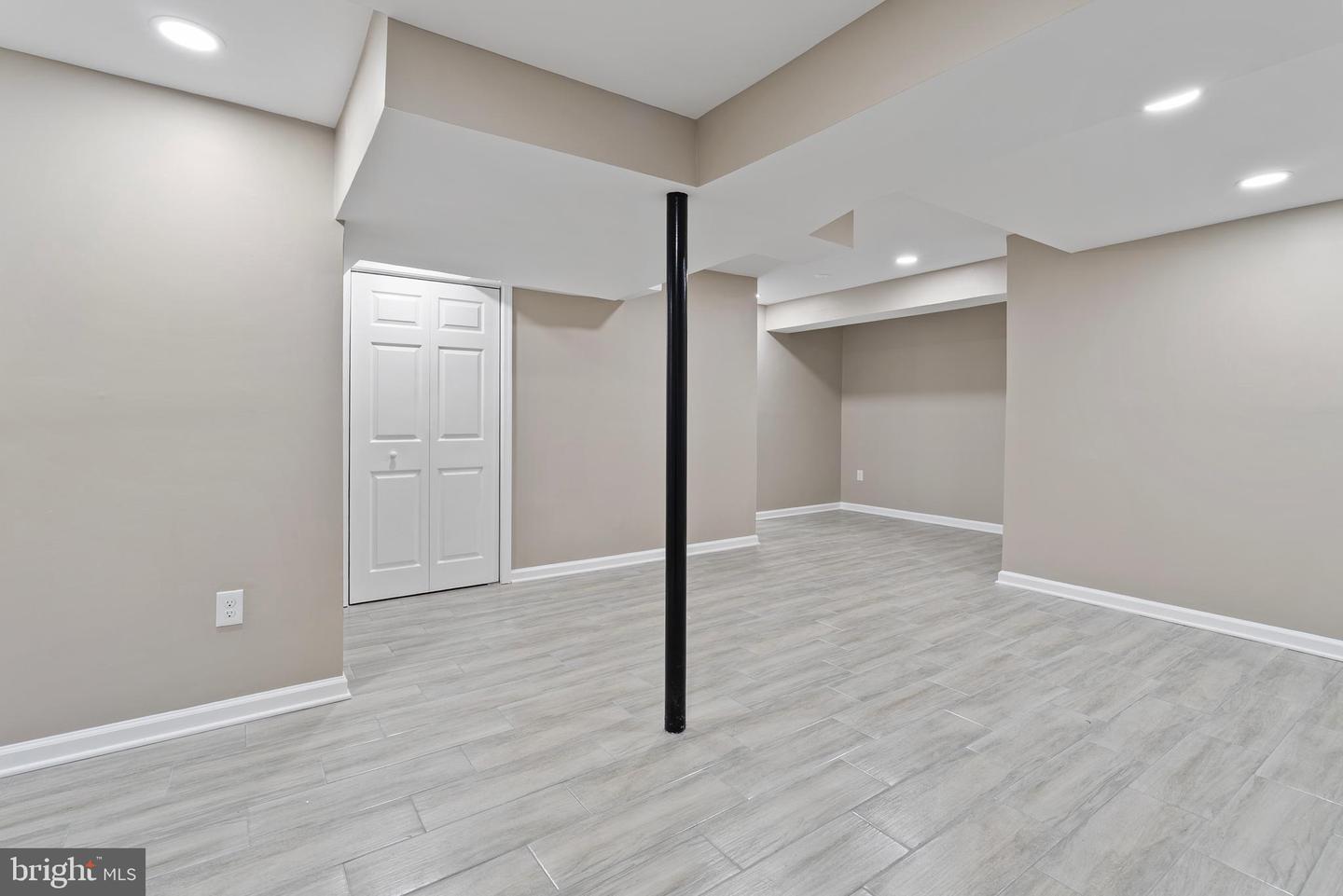 3713 la Dova Way