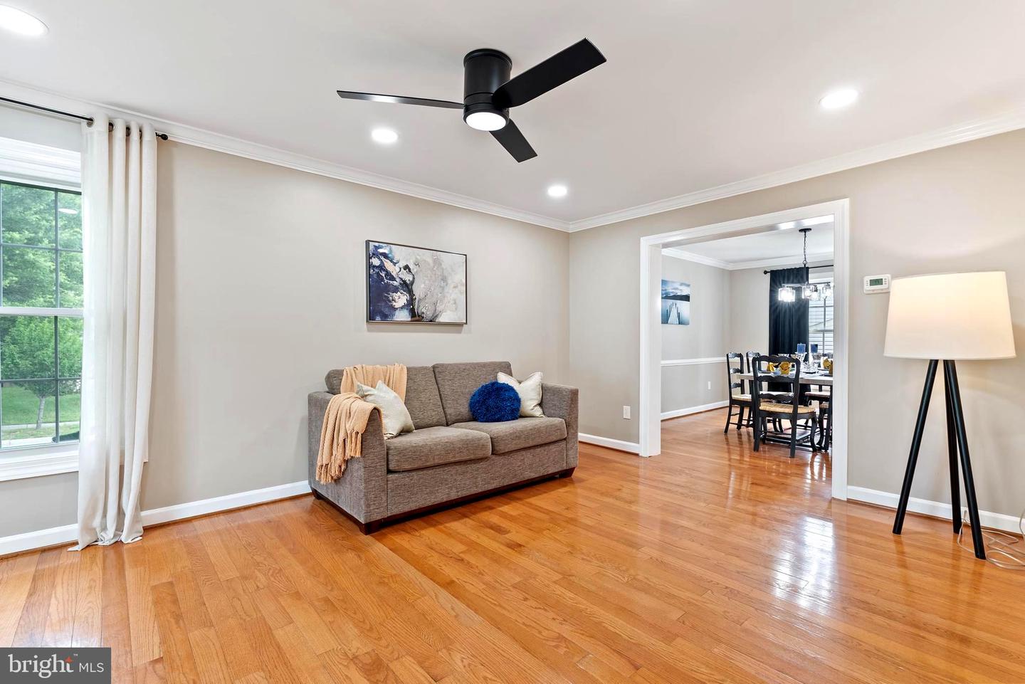 3713 la Dova Way