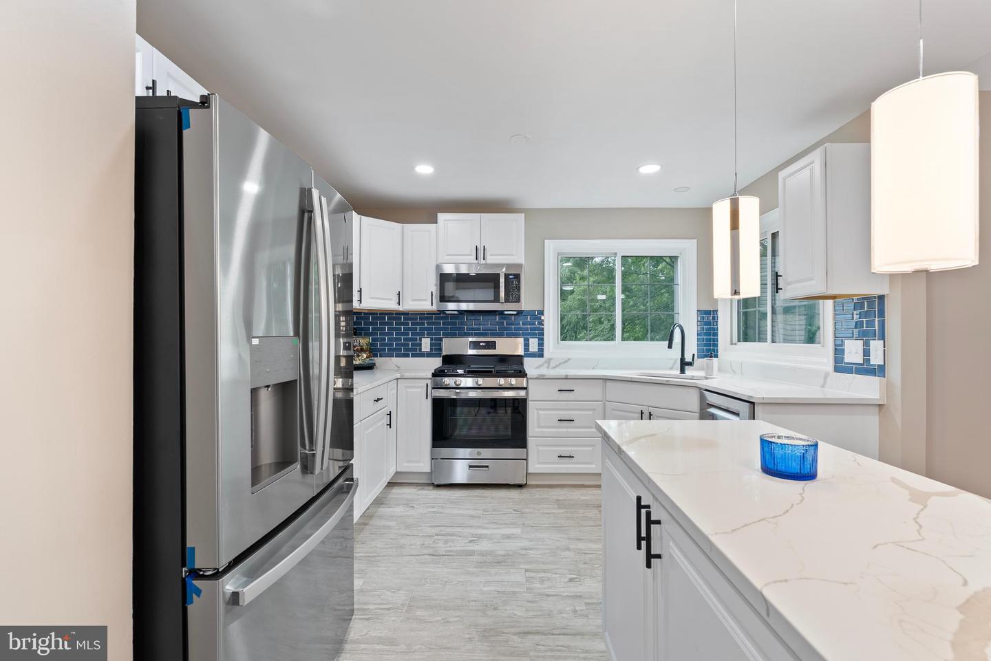 3713 la Dova Way