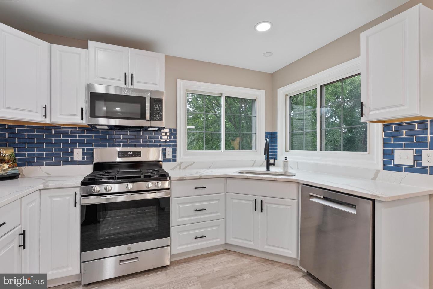 3713 la Dova Way