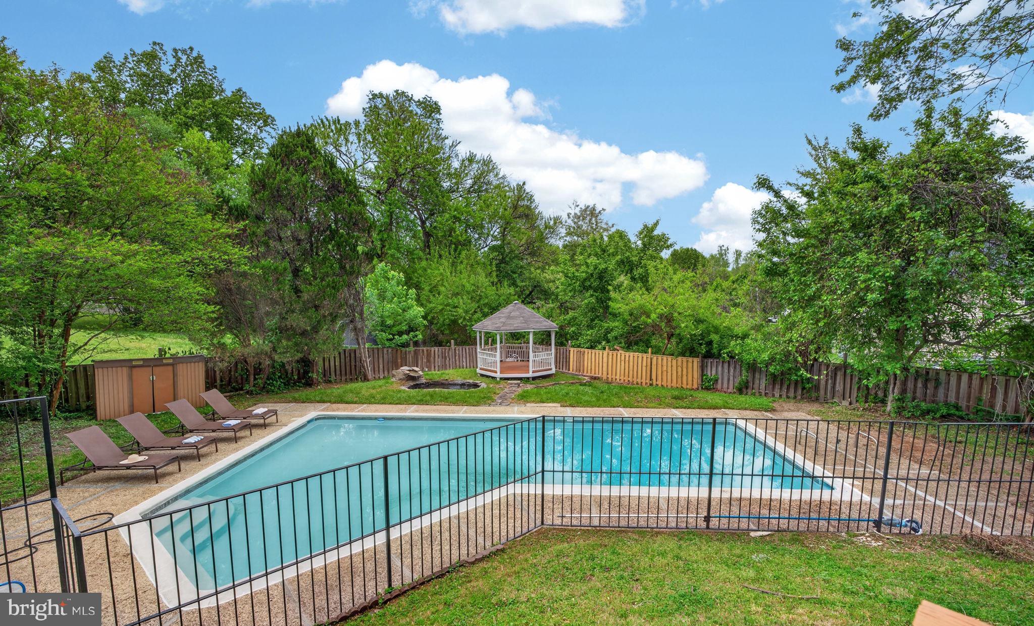 11810 FAIRGREEN LANE
